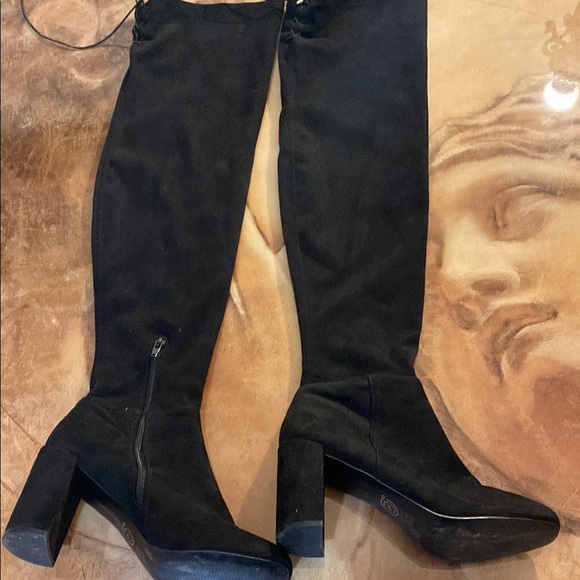 Elegant Black Over-the-Knee Boots - Picture 1 of 3